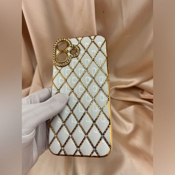 White and Gold Diamond Pattern IPhone 16 Case - Picture 1 of 5